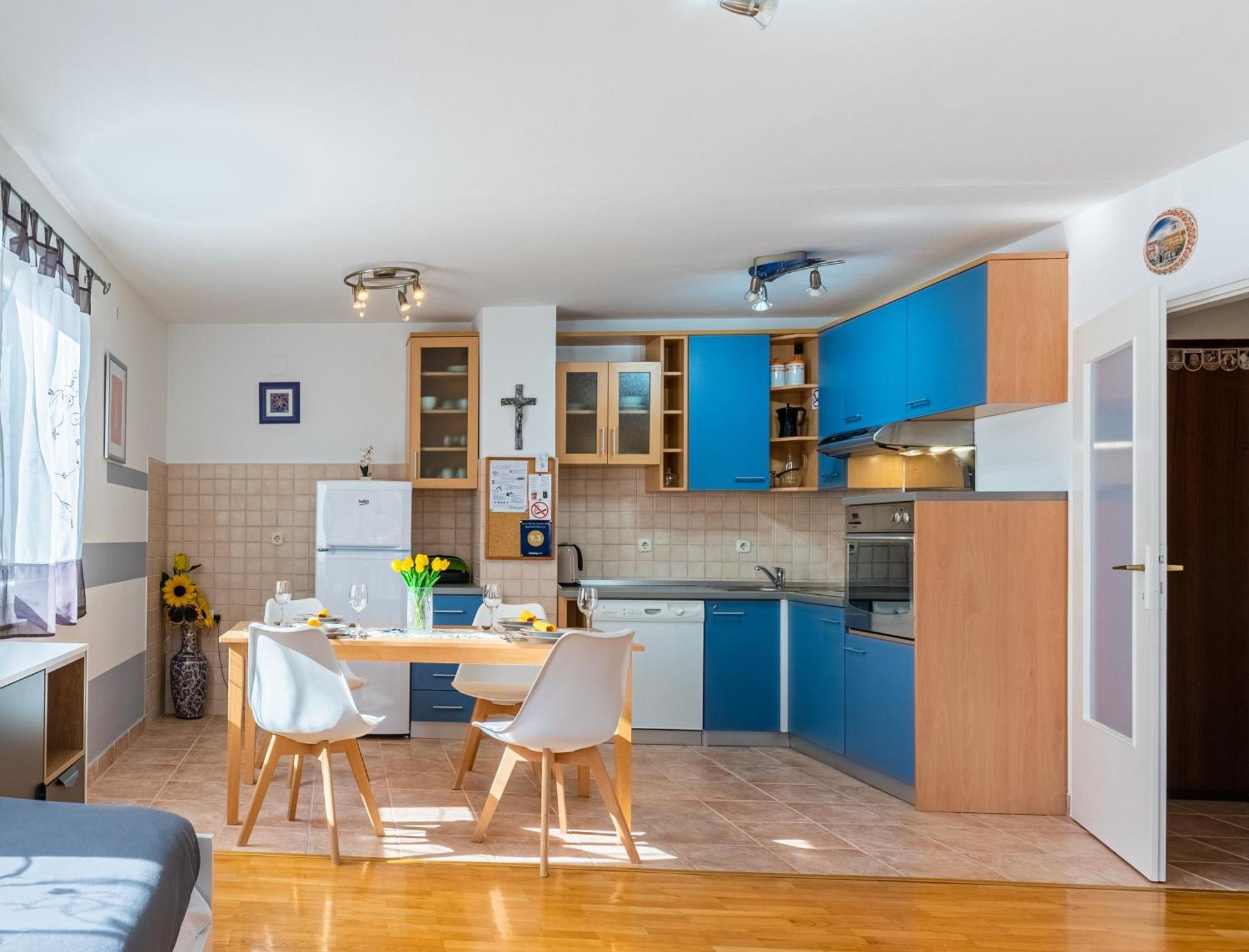 Apartment Kristian ツレス エクステリア 写真